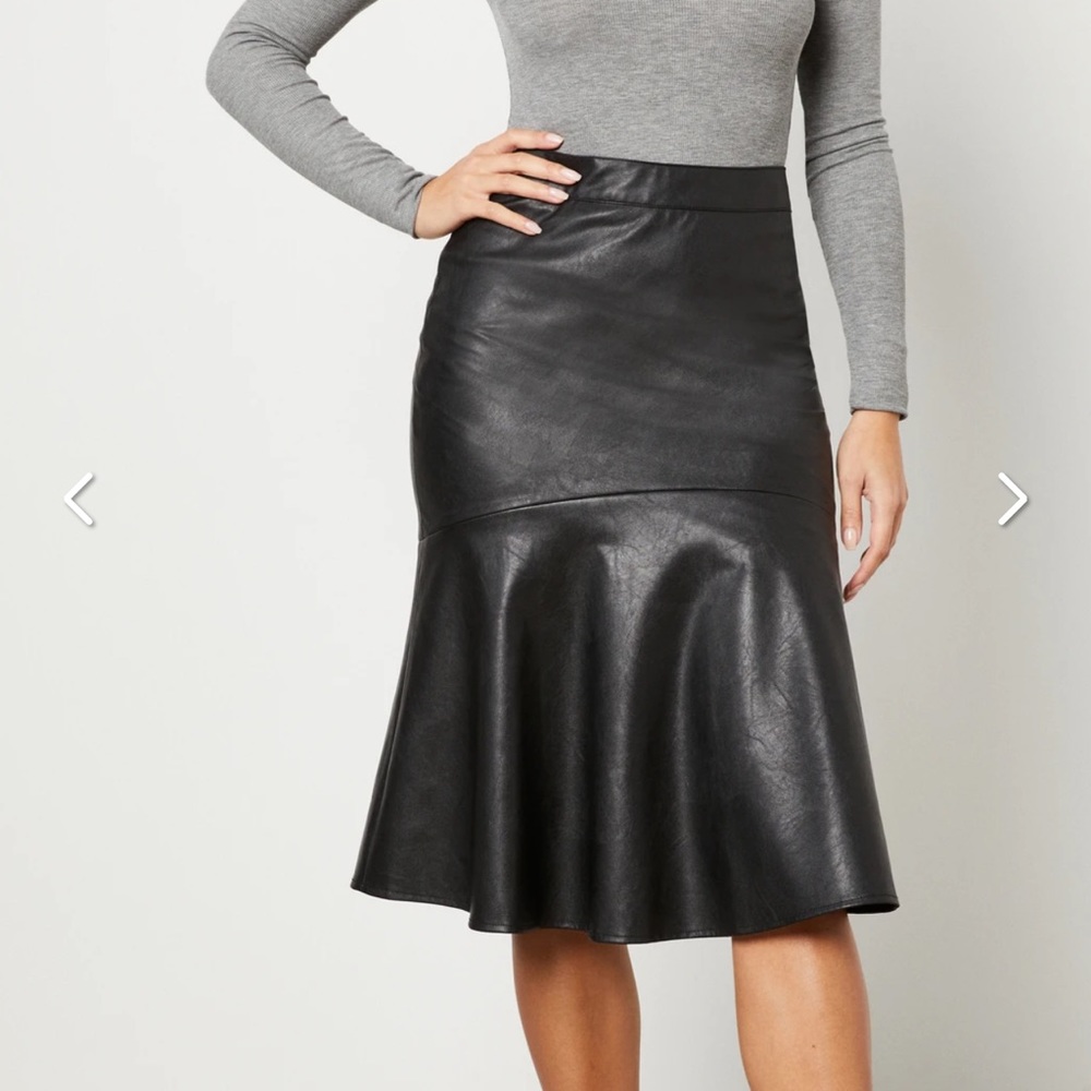 RUFFLE MIDI FAUX LEATHER SKIRT